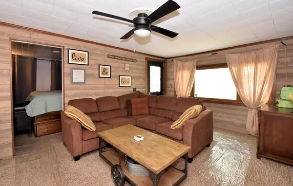 Hubertus, WI 53033,3524 S Shore DRIVE