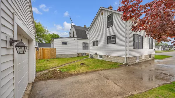 Two Rivers, WI 54241,2116 13th STREET