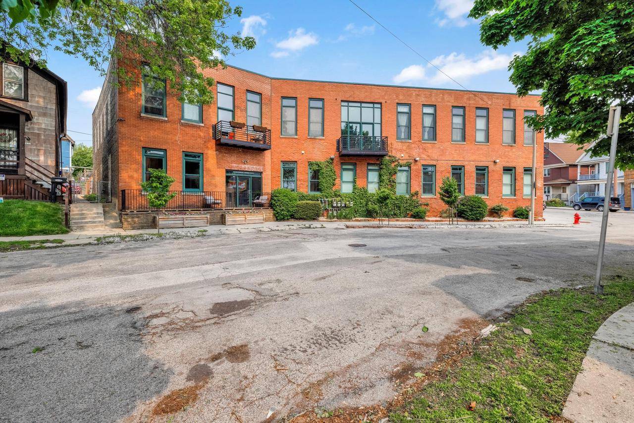 306 E Lincoln AVENUE #4, Milwaukee, WI 53207