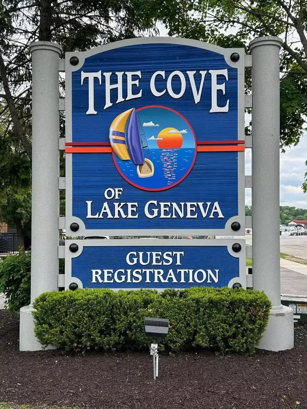 111 Center STREET #304, Lake Geneva, WI 53147
