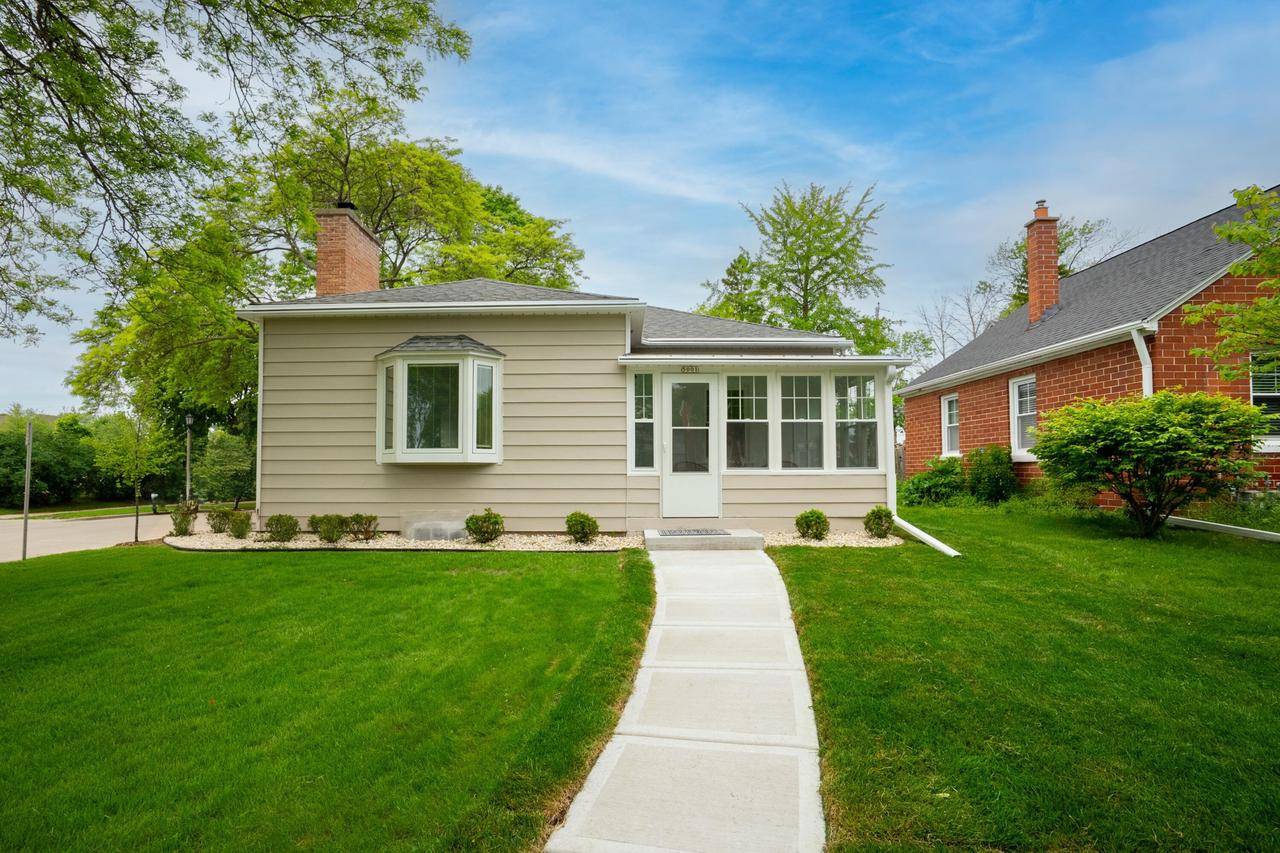 5001 N Bay Ridge AVENUE, Whitefish Bay, WI 53217