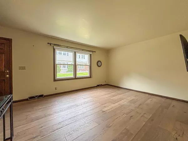 Greenfield, WI 53220,4956 W Colonial COURT