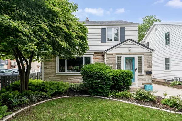 Whitefish Bay, WI 53217,5160 N Idlewild AVENUE