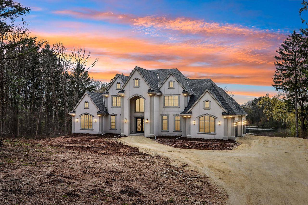 10031 N Range Line ROAD, Mequon, WI 53092