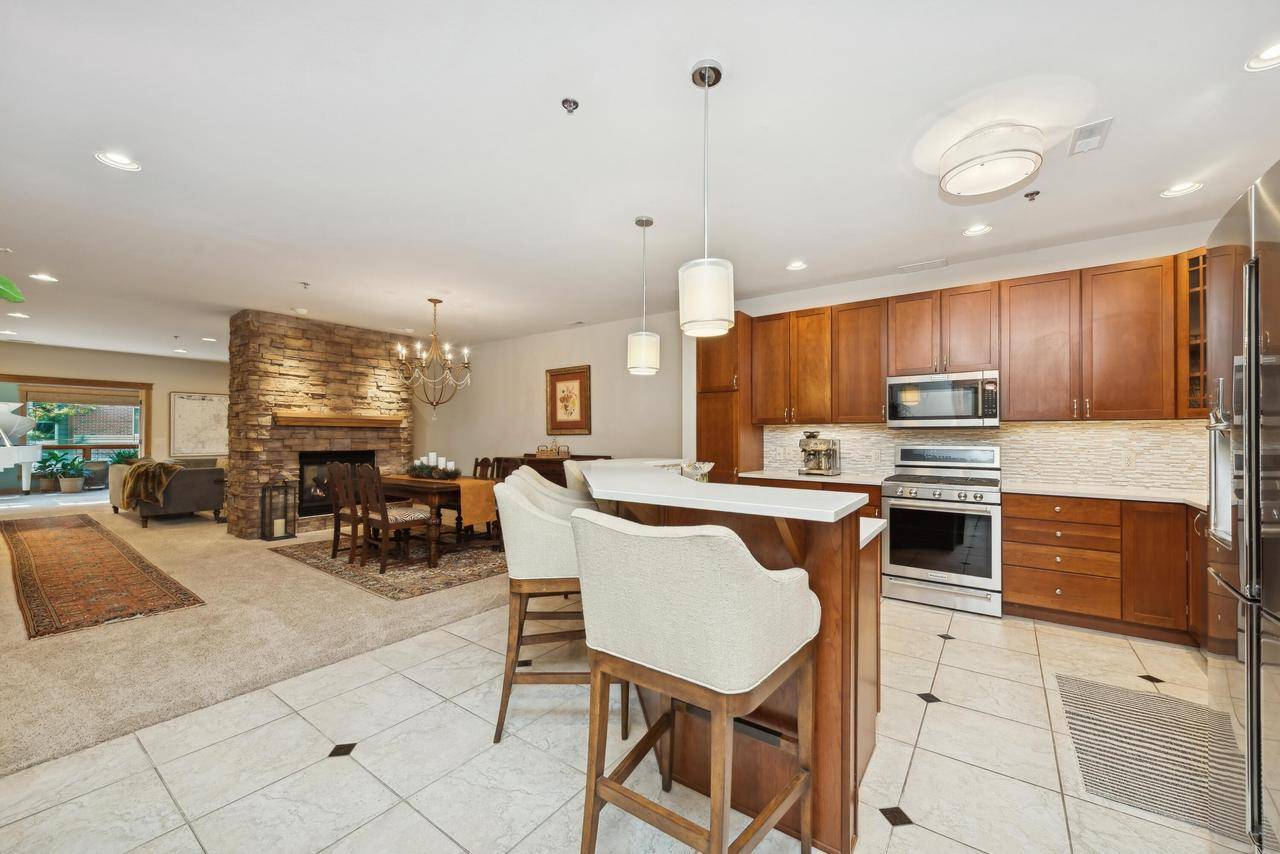 415 S Wells STREET #304, Lake Geneva, WI 53147