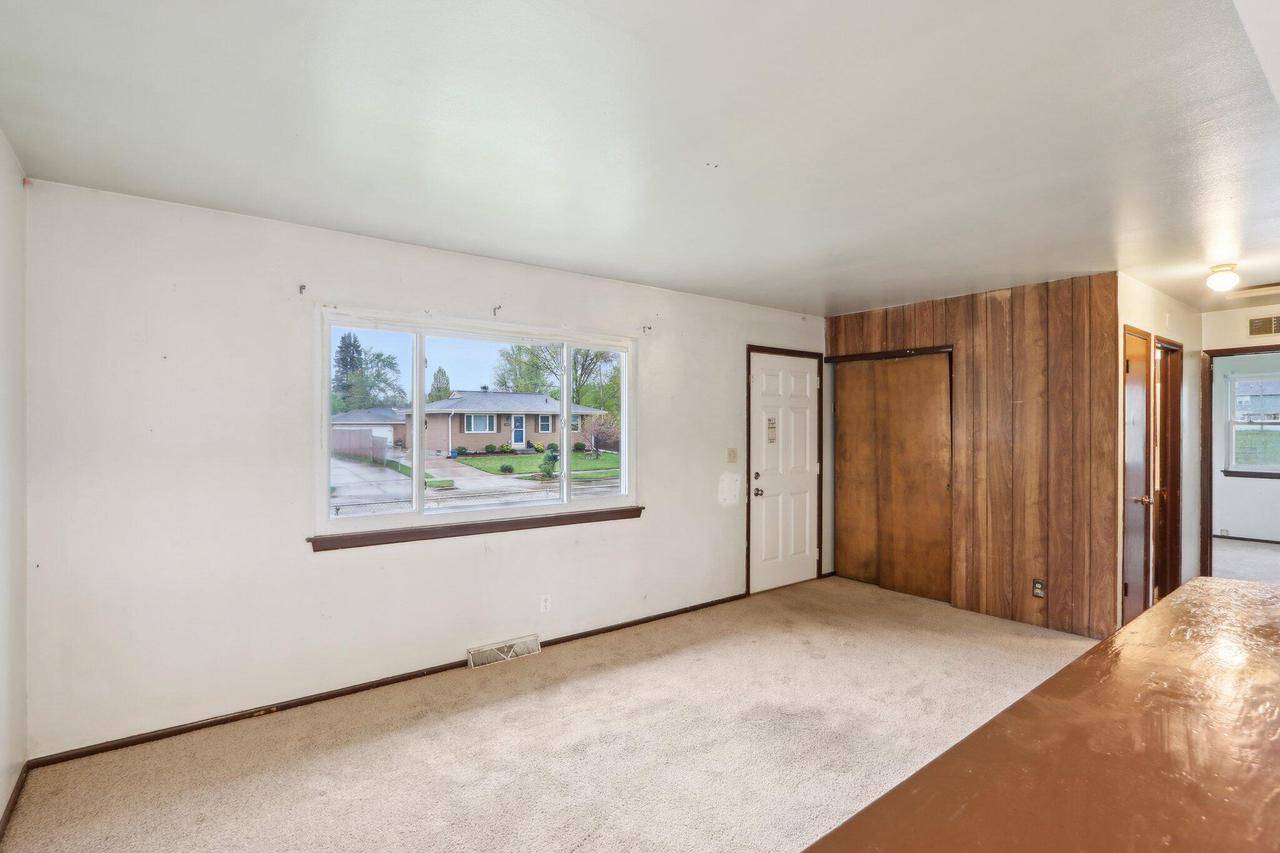 Kenosha, WI 53142,5705 66th PLACE