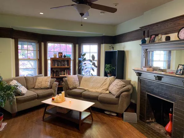 Milwaukee, WI 53211,2723 N Downer AVENUE #2725, 2725A