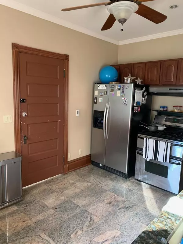 Milwaukee, WI 53211,2723 N Downer AVENUE #2725, 2725A