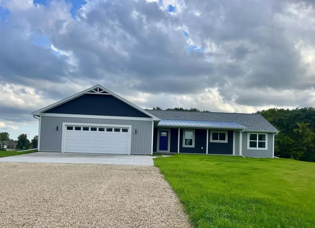West Bend, WI 53090,2181 Wallace Lake ROAD