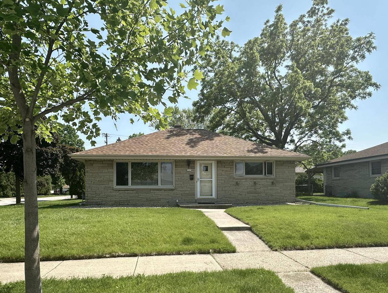 7305 W Verona COURT, Milwaukee, WI 53219