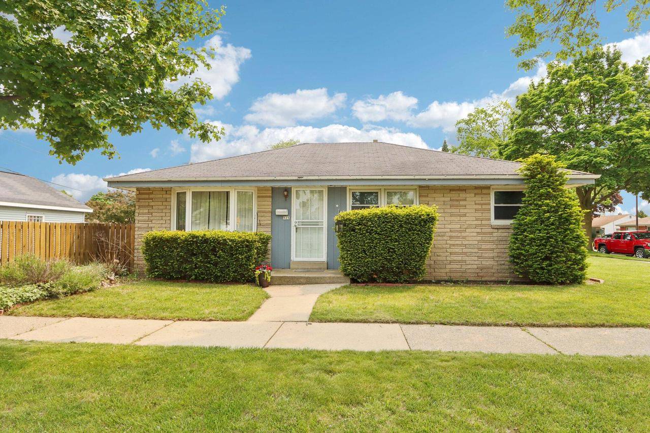 525 W Allerton AVENUE, Milwaukee, WI 53207