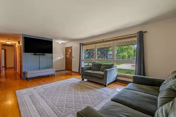 Oak Creek, WI 53154,2324 W Woodward DRIVE