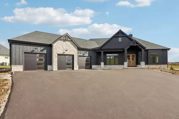 W279N6010 Serenity DRIVE, Sussex, WI 53089