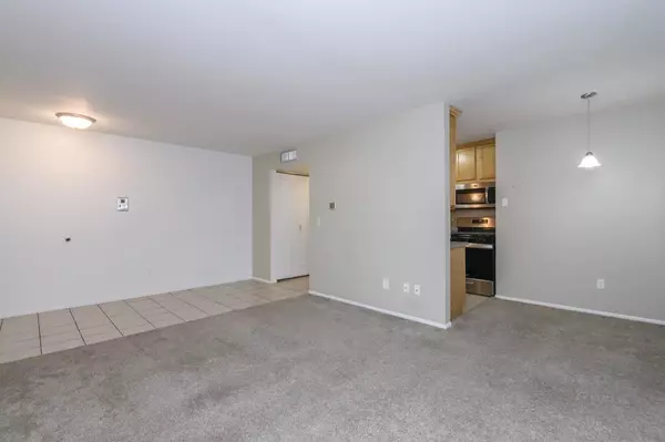 Milwaukee, WI 53225,11926 W Mill ROAD #18