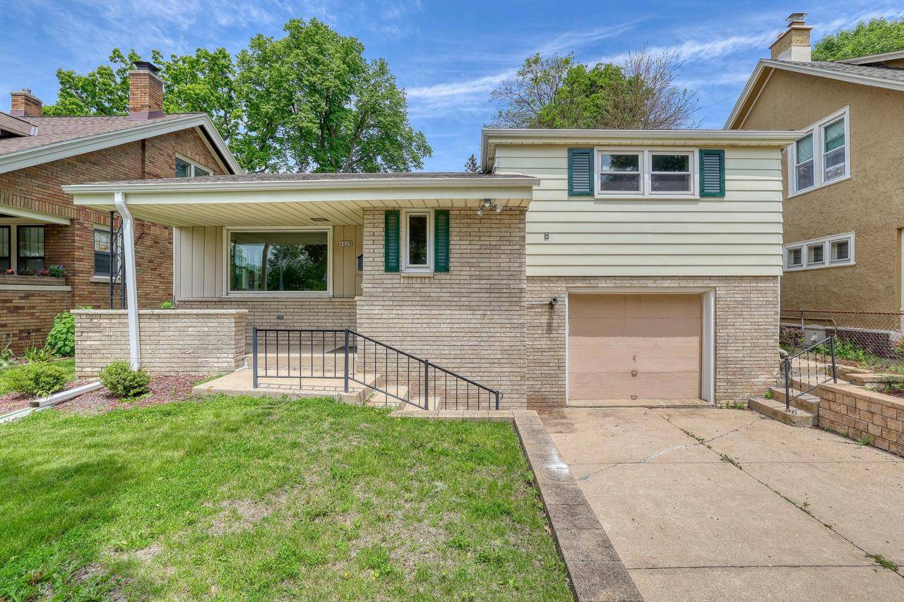 4828 W Wisconsin AVENUE, Milwaukee, WI 53208