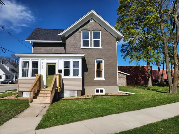 112 College AVENUE, Watertown, WI 53094