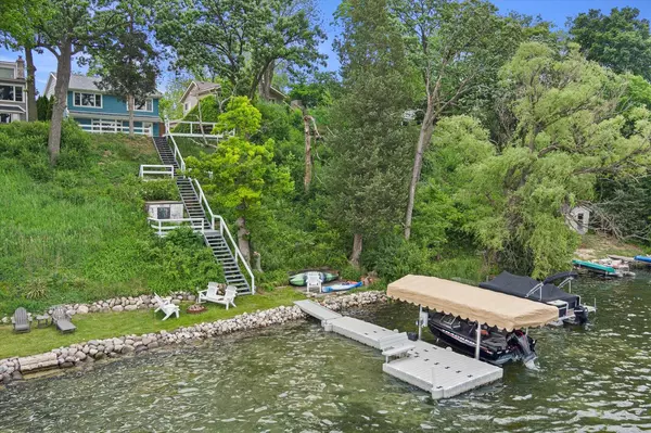 Summit, WI 53066,1819 N Davies DRIVE