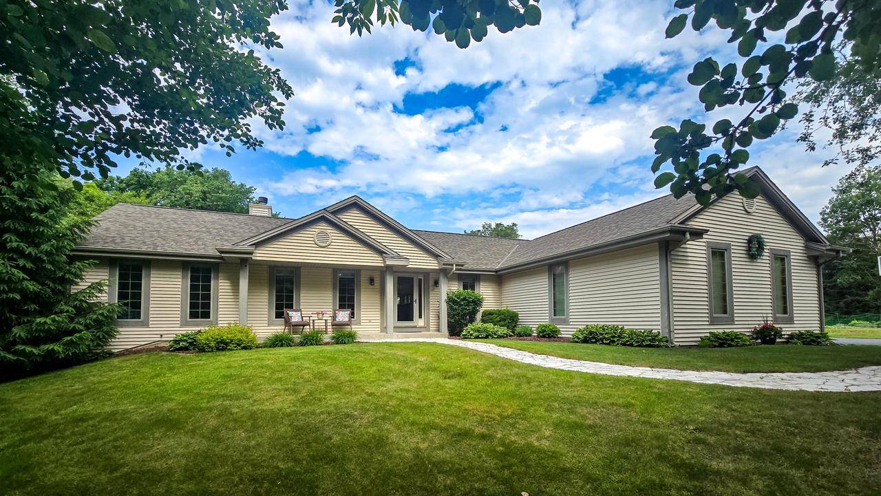 110 Chestnut WAY, North Prairie, WI 53153