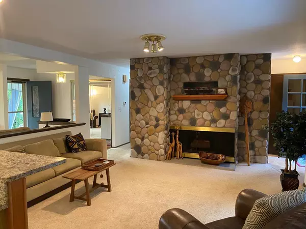 Nashotah, WI 53058,N54W33114 Linden CIRCLE E