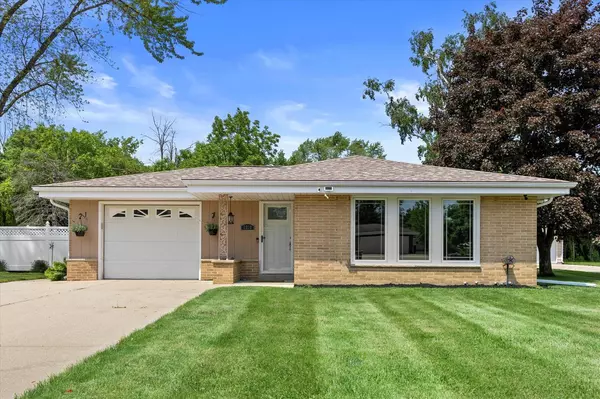 Oak Creek, WI 53154,2210 W Woodward DRIVE