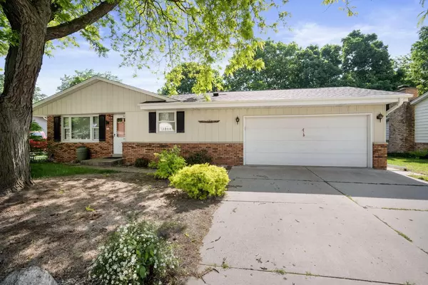 735 Sheridan DRIVE, West Bend, WI 53095