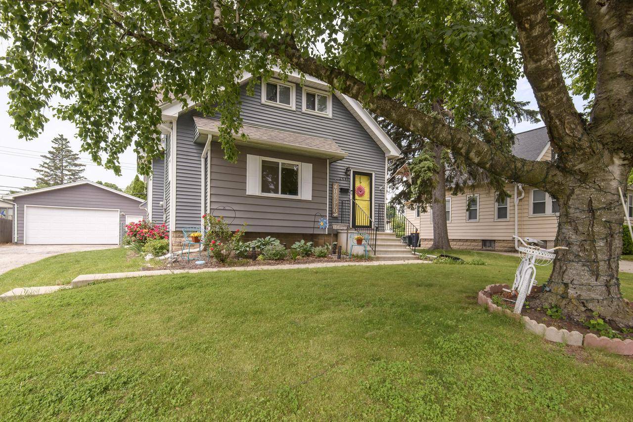 2447 S 84th STREET, West Allis, WI 53227