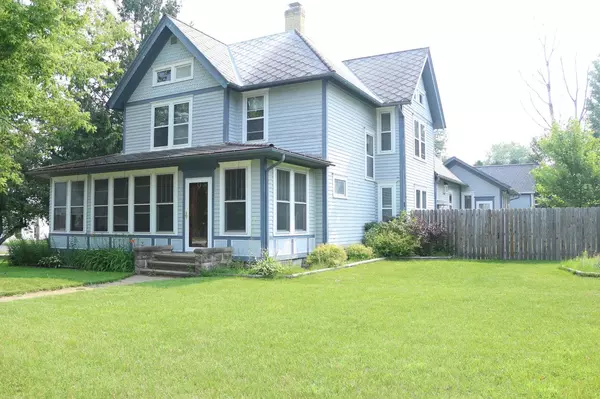 300 S Pine STREET, Weyauwega, WI 54983