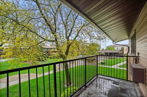 Greenfield, WI 53228,8540 W Waterford AVENUE #5