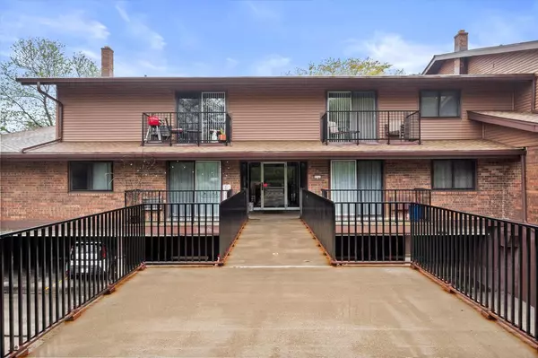 Greenfield, WI 53228,8540 W Waterford AVENUE #5