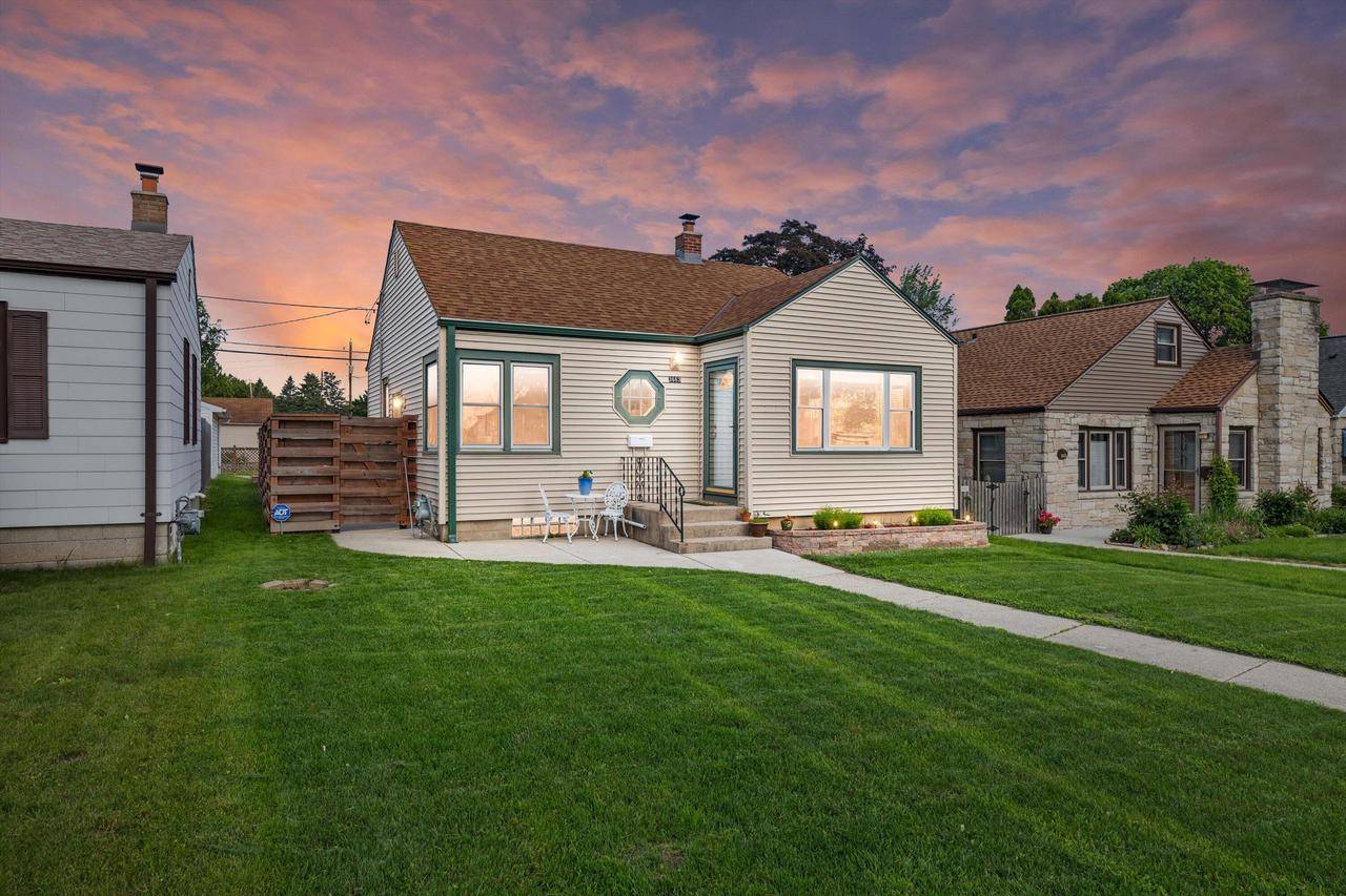 3663 S Whitnall AVENUE, Milwaukee, WI 53207
