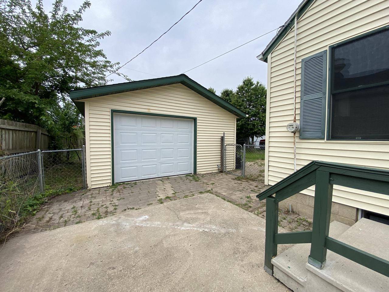Union Grove, WI 53182,1422 High STREET