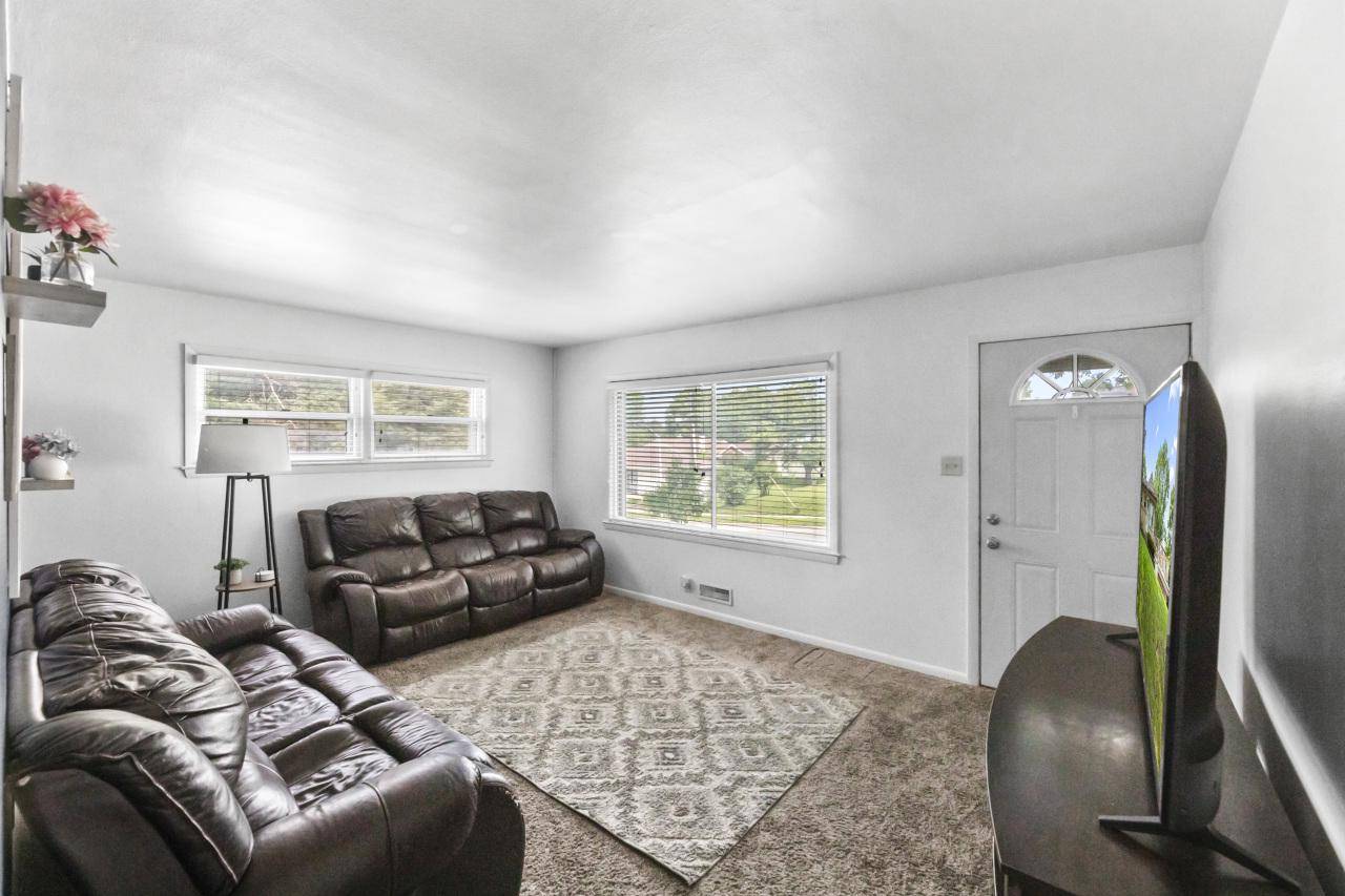 West Allis, WI 53227,9605 W Dakota STREET