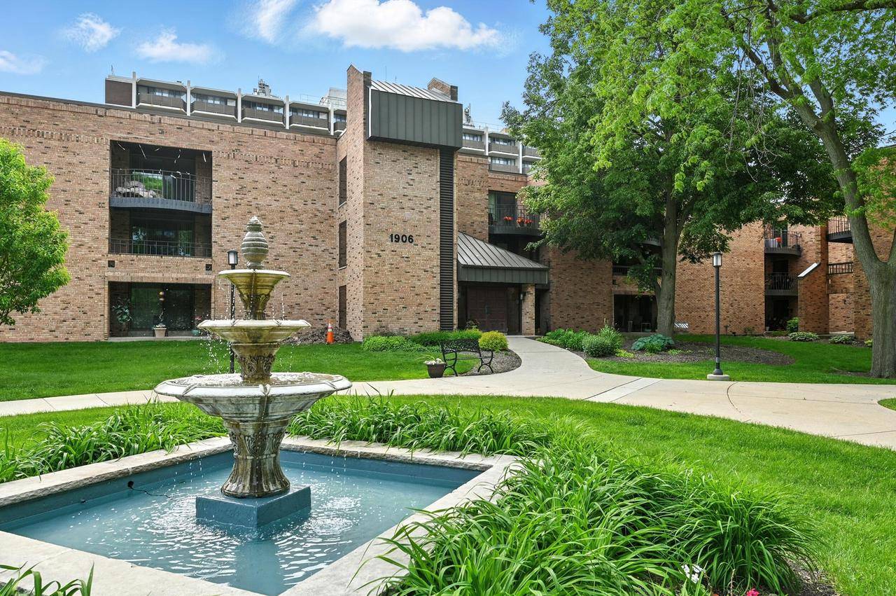 1906 E Shorewood BOULEVARD #360, Shorewood, WI 53211