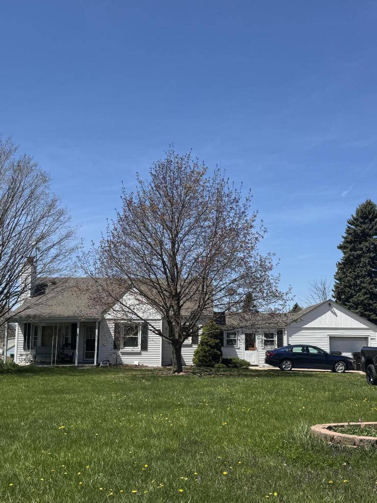4571 S Ahmedi AVENUE, Saint Francis, WI 53235