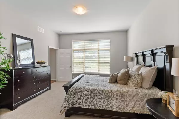 Waukesha, WI 53189,421 Standing Stone DRIVE #17-39