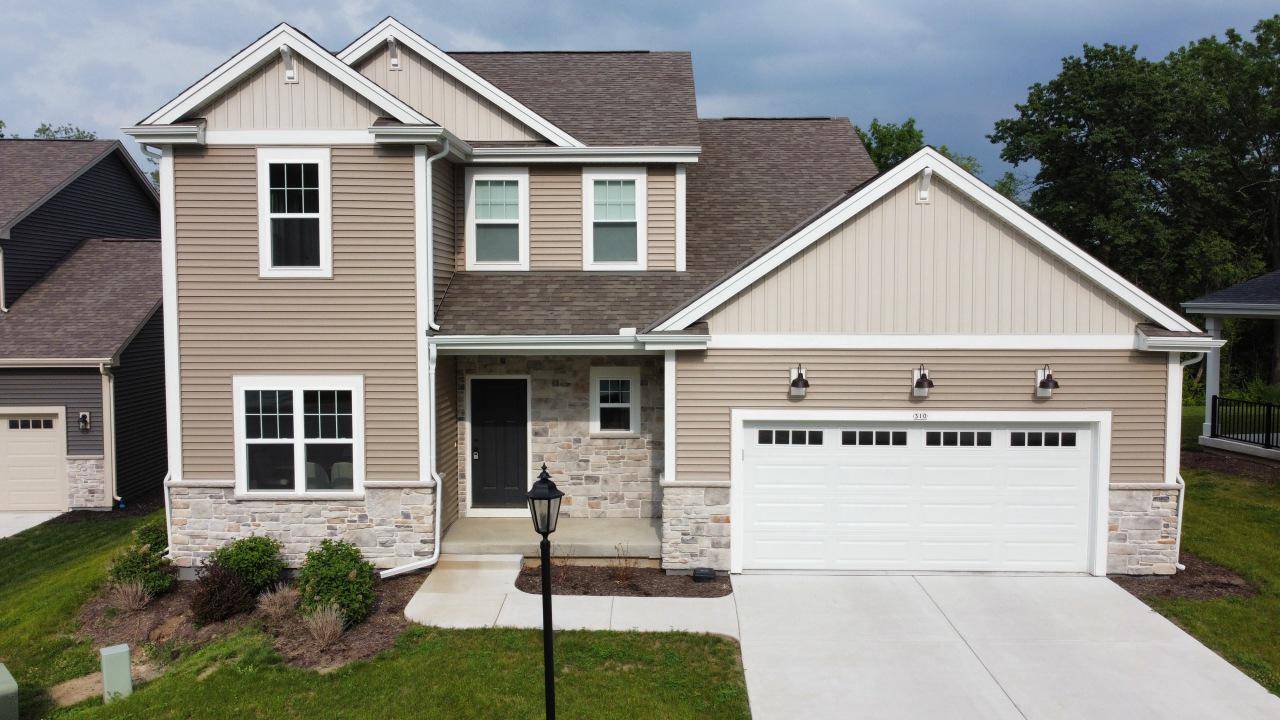 310 Paradise COURT, Hartland, WI 53029
