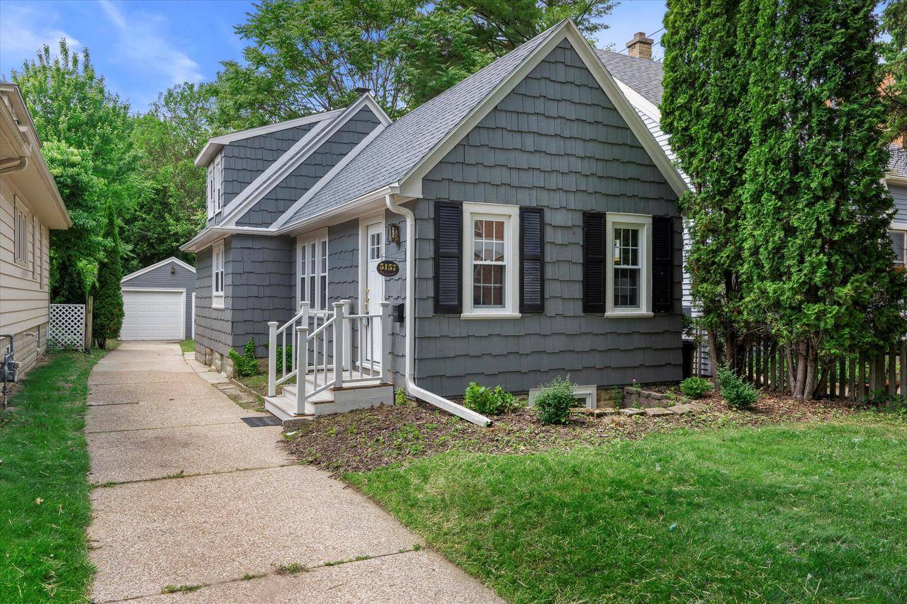 5157 N Woodruff AVENUE, Whitefish Bay, WI 53217