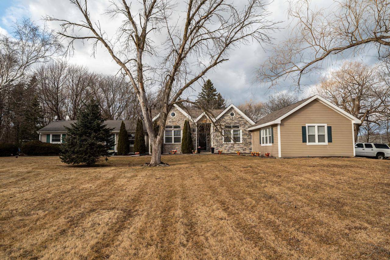 1100 W Fairy Chasm ROAD, River Hills, WI 53217
