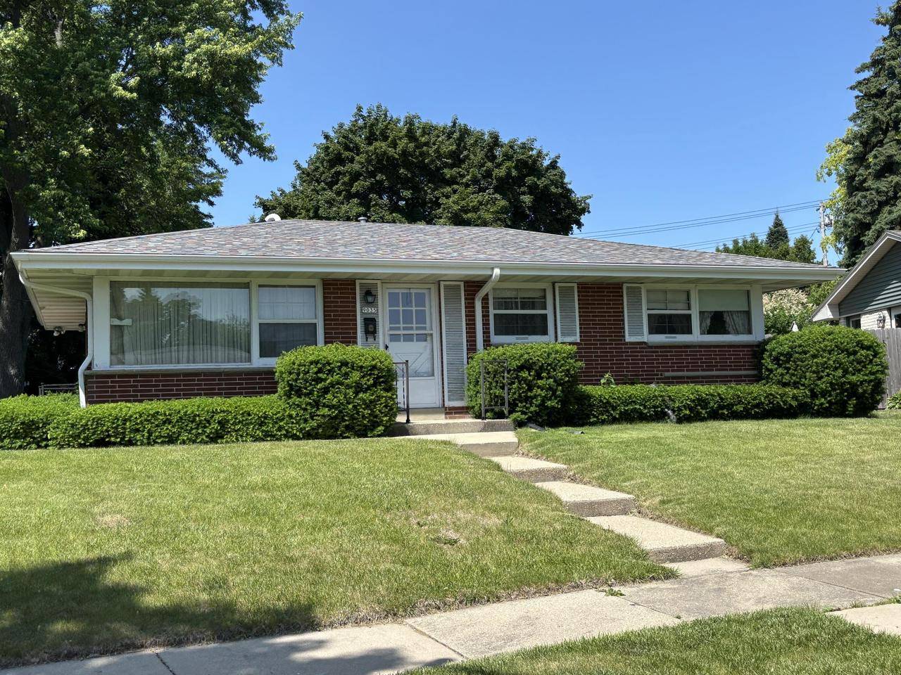 9035 W Burdick AVENUE, Milwaukee, WI 53227