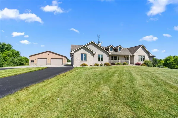 N5319 Nancy LANE, Iron Ridge, WI 53035