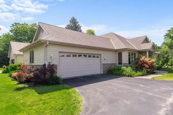 7062 S Fieldstone COURT, Franklin, WI 53132