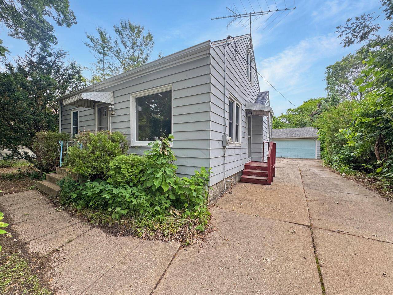 4958 S 20th STREET, Milwaukee, WI 53221