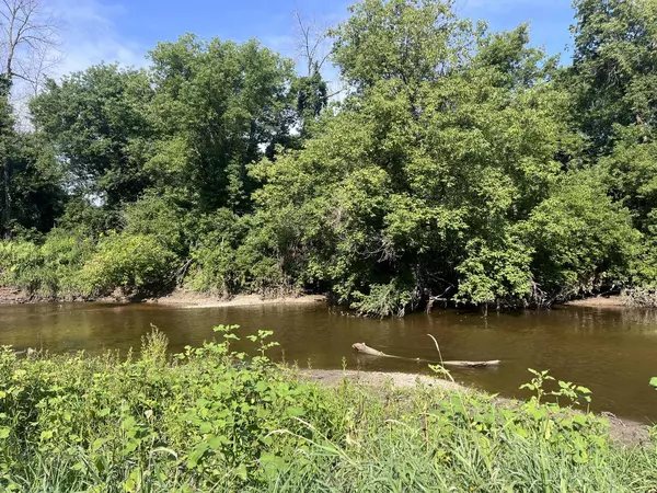 1202 N Rapids ROAD, Manitowoc, WI 54220