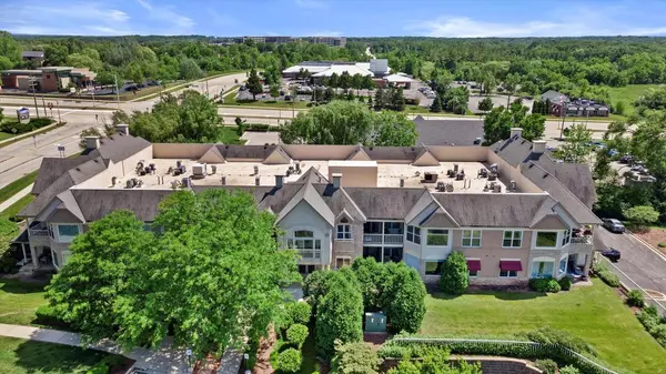 7045 S Riverwood BOULEVARD #211, Franklin, WI 53132