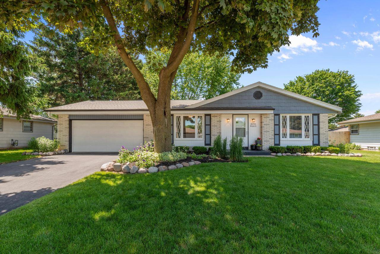 W243N6613 Oxford ROAD, Sussex, WI 53089