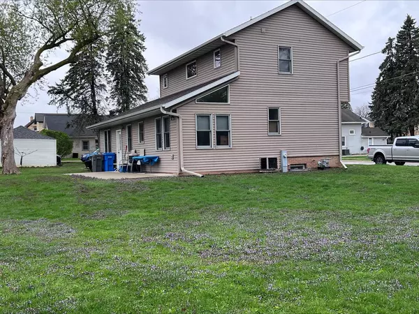 Watertown, WI 53098,925 Cleveland STREET