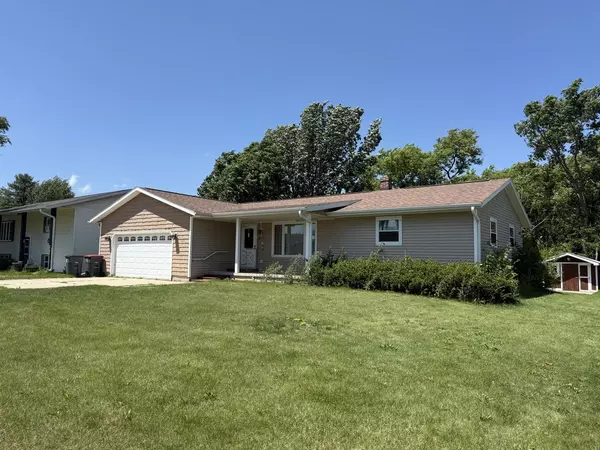 213 Emerald DRIVE, Reeseville, WI 53579
