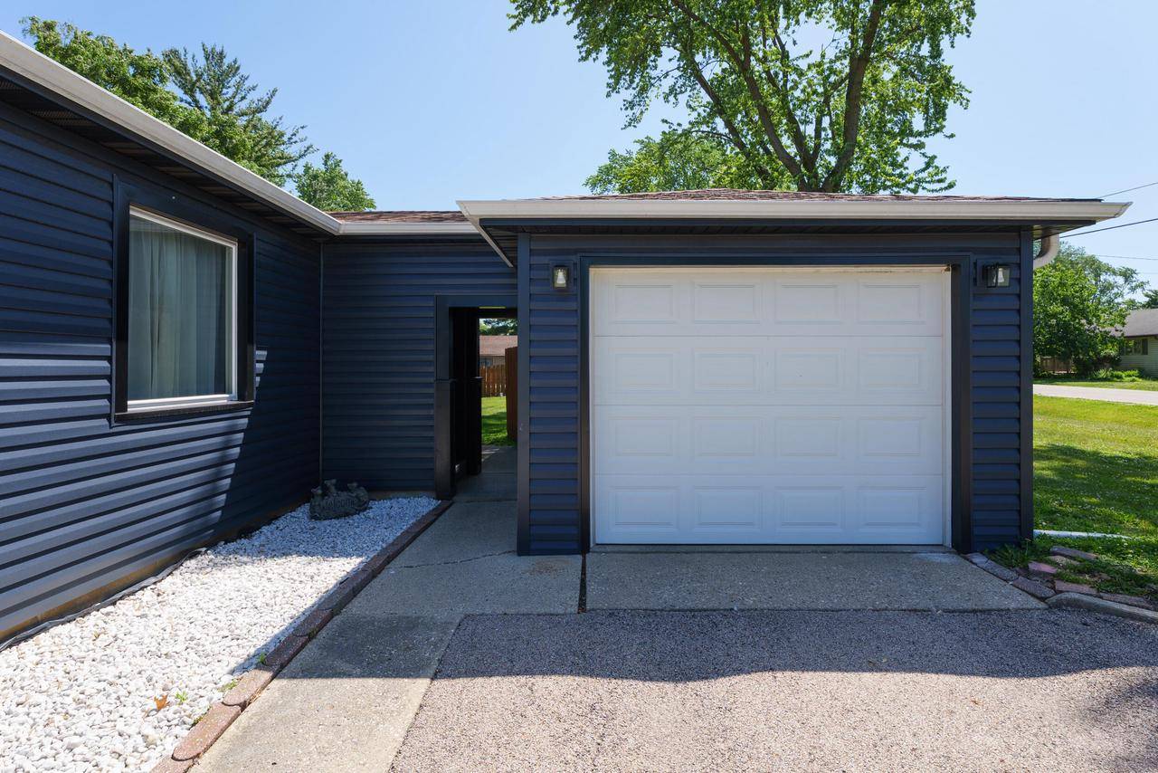 Twin Lakes, WI 53181,8929 359th AVENUE