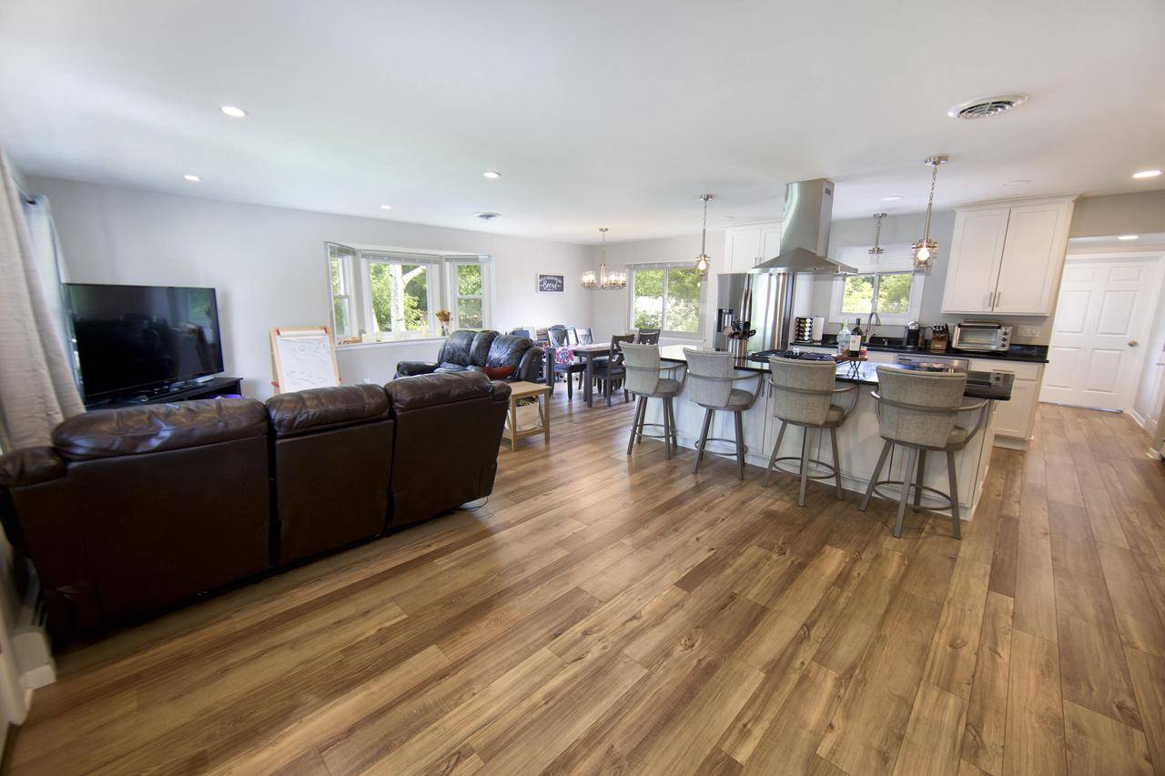 Menomonee Falls, WI 53051,N88W17123 Elmwood DRIVE