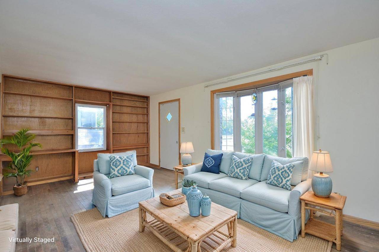 19014 W Linnie Lac PLACE, New Berlin, WI 53146